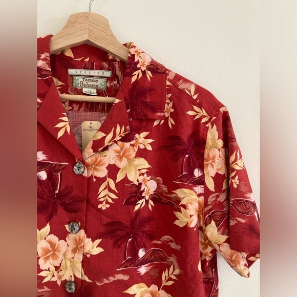 Tommy Bahama Hawaiian Shirt Women’s Crop Floral Silk Camp XS NWT - Picture 1 of 6